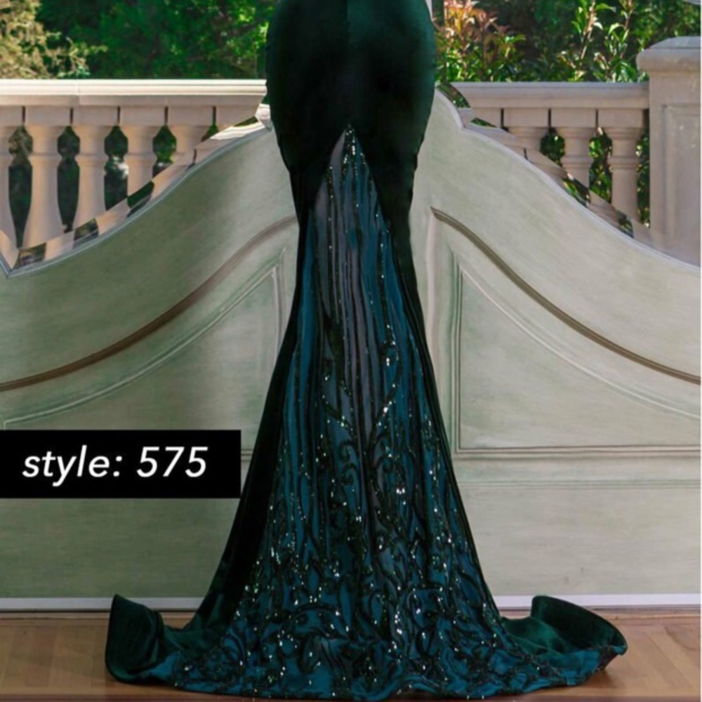 Emerald Velvet Dress - Picture 3 of 12